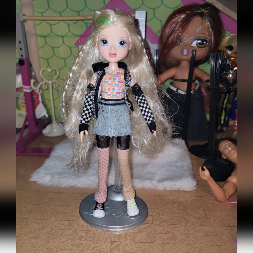 BRATZ Moxie Girlz 2009 Doll